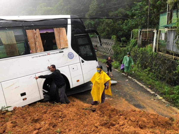 Vẫn chưa tiếp cận được vị trí của 4 người đang bị mất tích tại đèo Bảo Lộc -3