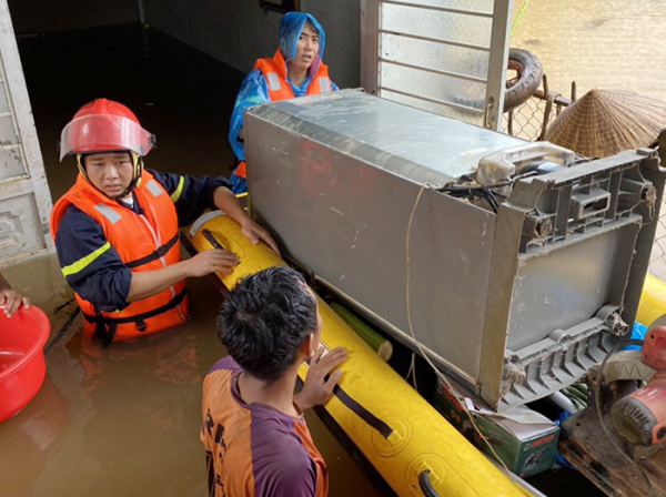 Công an Đắk Nông kịp thời hỗ trợ người dân bị ảnh hưởng do mưa lớn kéo dài -0