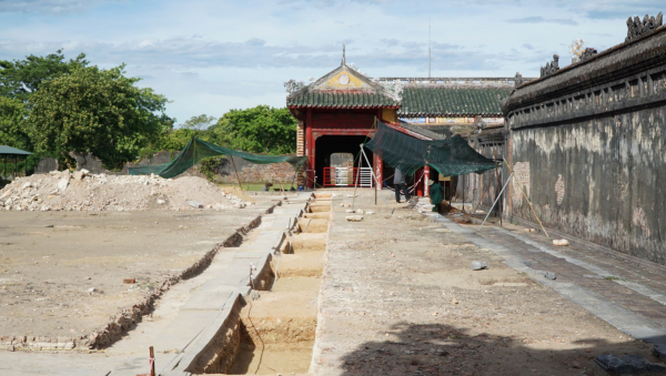Phát lộ nhiều dấu tích khi khai quật khảo cổ ngôi điện Cần Chánh gần 220 năm tuổi  -0