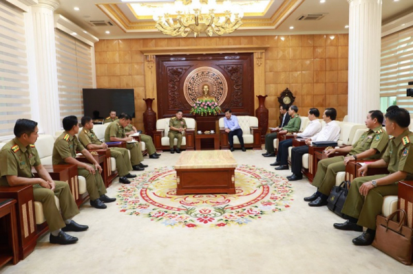 Lao police delegation from Xaisomboun province visit Bac Giang province -0