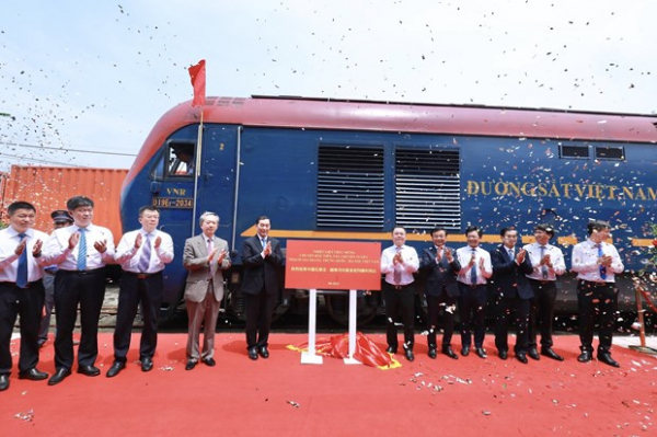 First freight train on Shijiazhuang – Yen Vien railway route welcomed -0