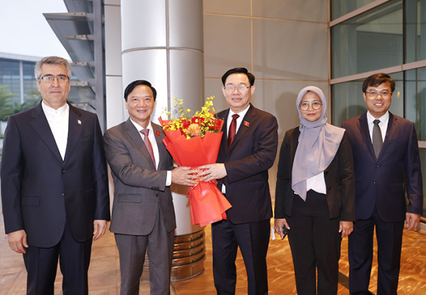 Chủ tịch Quốc hội lên đường dự AIPA-44, thăm Indonesia và Iran -0
