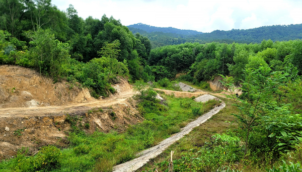 Đội vốn gấp đôi, kè chống sạt lở vẫn ngổn ngang -0