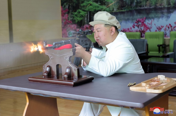Ông Kim Jong-un thị sát bất thường một loạt nhà máy vũ khí của Triều Tiên -0