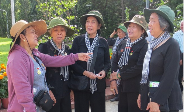 Về Côn Đảo nghe biển hát lời tri ân -0