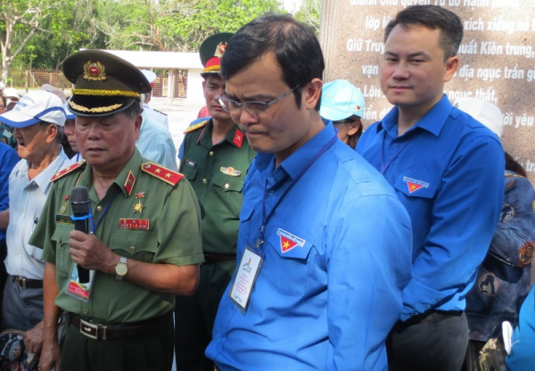 Về Côn Đảo nghe biển hát lời tri ân -0
