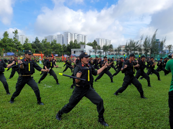 Tưng bừng Hội thi Điều lệnh, võ thuật và Hội thao Công an TP Hồ Chí Minh mở rộng -2