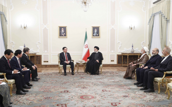 Chủ tịch Quốc hội Vương Đình Huệ hội kiến Tổng thống Iran Ebrahim Raisi -0