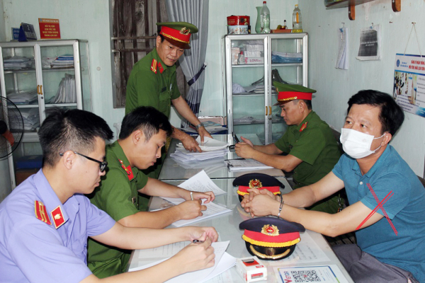 Bắt nguyên Trạm trưởng Trạm y tế phường Đồng Văn về tội Giả mạo trong công tác -0