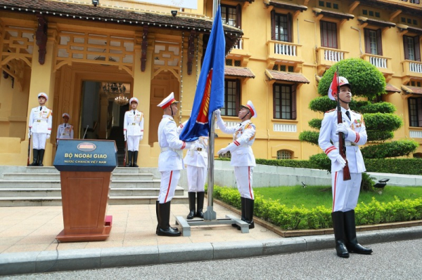 ASEAN flag-hoisting ceremony held in Hanoi -0