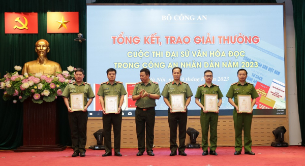 Trao giải cuộc thi Đại sứ văn hóa đọc trong CAND năm 2023 -0