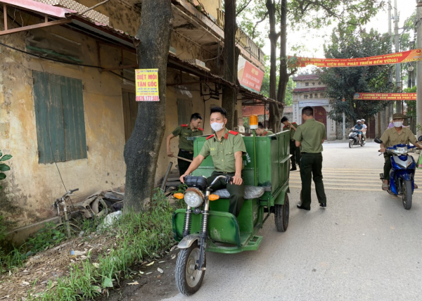 Hàng trăm học viên Trường Đại học Kỹ thuật-Hậu cần CAND xuống cơ sở 