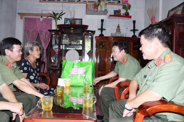 Cục Ngoại tuyến và Công an tỉnh Trà Vinh tổ chức nhiều hoạt động chào mừng Ngày truyền thống -0