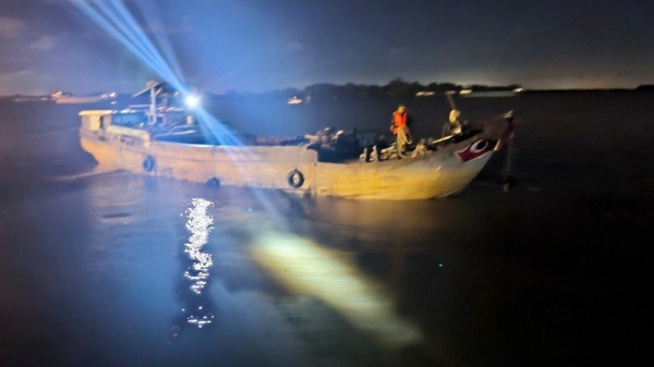 Truy đuổi bắt giữ vụ khai thác trái phép dưới sông Đồng Nai -0
