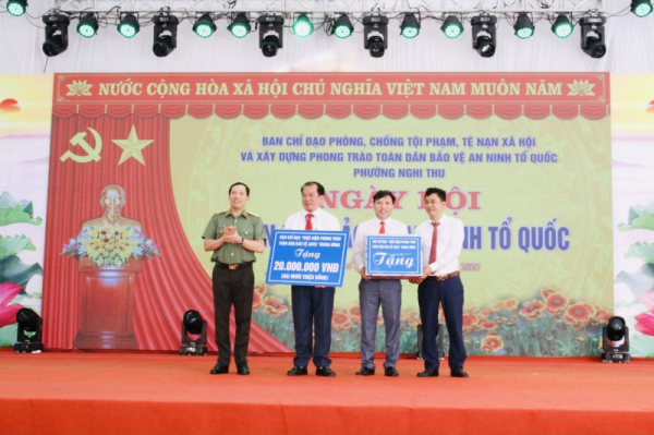 Deputy Minister Le Van Tuyen attends “All People Protect National Security” Festival in Nghe An -0