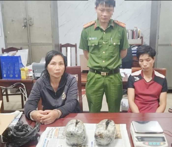Bắt 2 đối tượng vận chuyển ma túy từ nước ngoài về Việt Nam -0