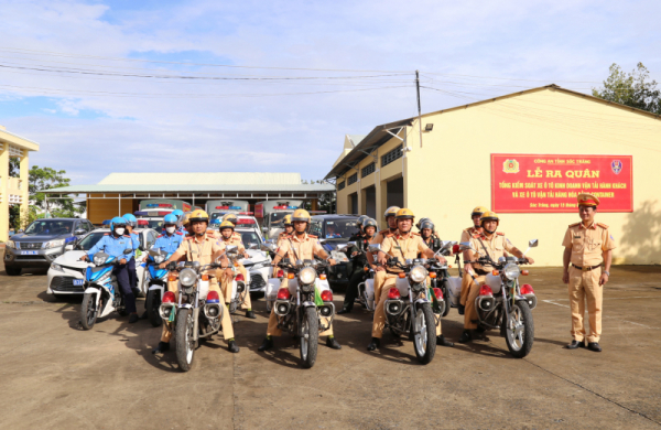 CSGT Công an các tỉnh, thành ra quân tổng kiểm soát xe khách và container -0