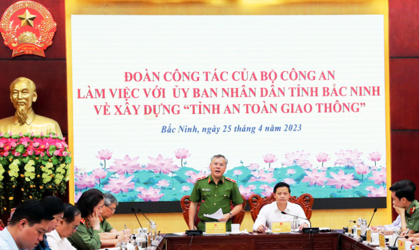 Tr13 số 19/8: Xây dựng “Tỉnh an toàn giao thông”, chủ trương nhân văn của Bộ Công an -0