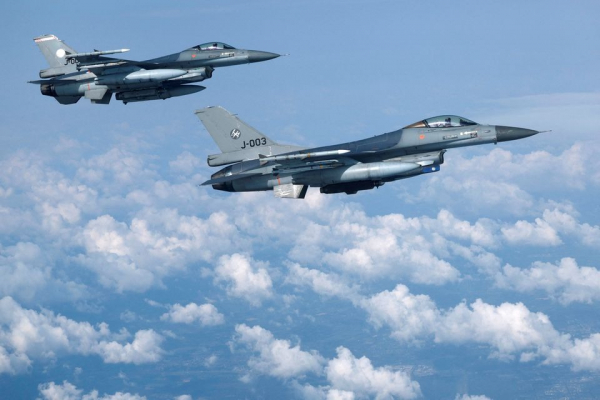 Mỹ chấp thuận chuyển máy bay F-16 từ hai nước NATO cho Ukraine -0