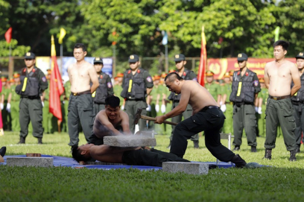 Police in Ho Chi Minh City compete in sports and martial arts -0