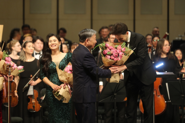 “Hòa nhạc giao hưởng tháng Tám”: Cuộc trình diễn đẳng cấp của các nghệ sĩ quốc tế tại Nhà hát Hồ Gươm -0