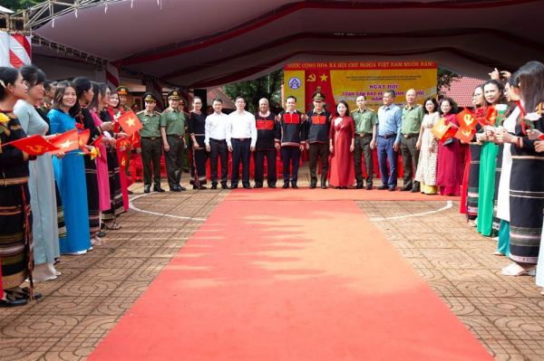 Deputy Prime Minister Tran Luu Quang attends “All People Protect National Security” Festival in Dak Lak -0