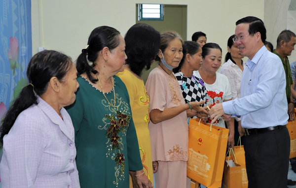 Chủ tịch nước Võ Văn Thưởng thăm, tặng quà nhân dân xã biên giới -0