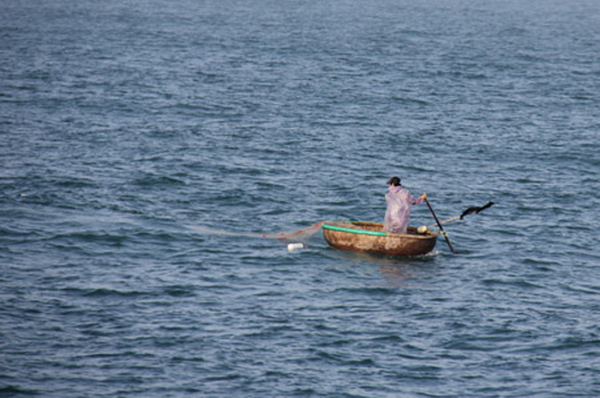 Hai ngư dân Phú Yên tử nạn khi đang hành nghề câu mực trên biển -0