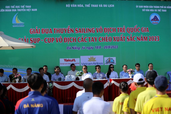 Khởi tranh giải đua thuyền buồm và chèo SUP quốc gia tại Đà Nẵng  -0