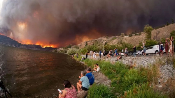 Cháy rừng kinh hoàng ở Canada, người dân vẫn phớt lờ lệnh sơ tán -0