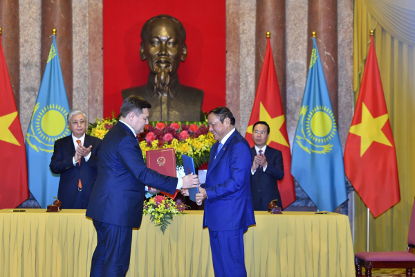 Việt Nam và Kazakhstan ký kết nhiều văn kiện hợp tác quan trọng -0