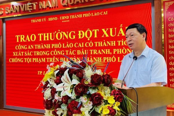 Phá 2 vụ án trong 1 ngày, Công an thành phố Lào Cai được khen thưởng đột xuất -0