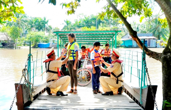 Nâng cao tuyên truyền để xây dựng văn hóa giao thông lành mạnh  -0