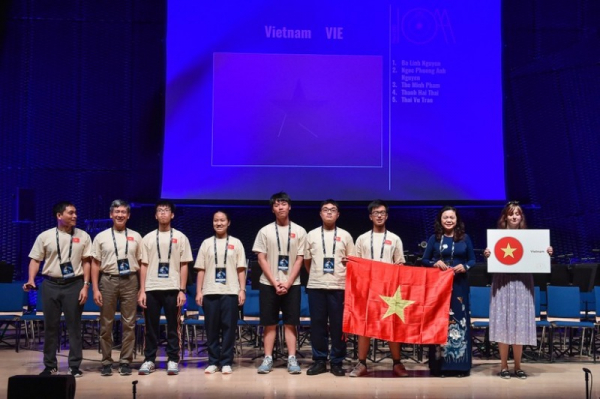 Vietnamese students pocket medals from int'l astronomy-astrophysics olympiad -0