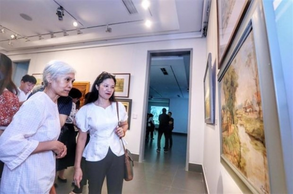 Colorful artist exhibition celebrates National Day in style -0