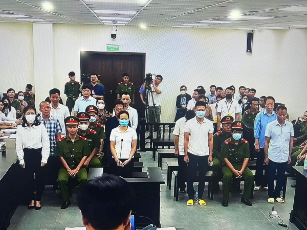 Đang xét xử cựu Chủ tịch TP Hà Nội Nguyễn Đức Chung trong vụ nâng giá cây xanh -0