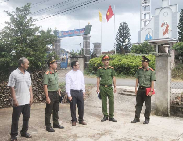 Lan tỏa phong trào treo cờ Tổ quốc tại các cơ sở tôn giáo ở Đắk Nông -1