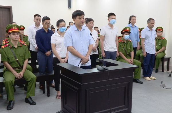 Cựu Chủ tịch TP Hà Nội Nguyễn Đức Chung bị đề nghị từ 2-3 năm tù trong vụ nâng giá cây xanh -0