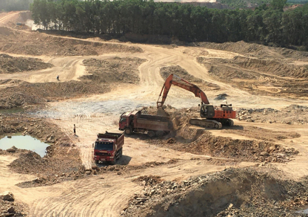 Vì sao tỉnh Thừa Thiên Huế hoãn đấu giá quyền khai thác 4 mỏ đất -0