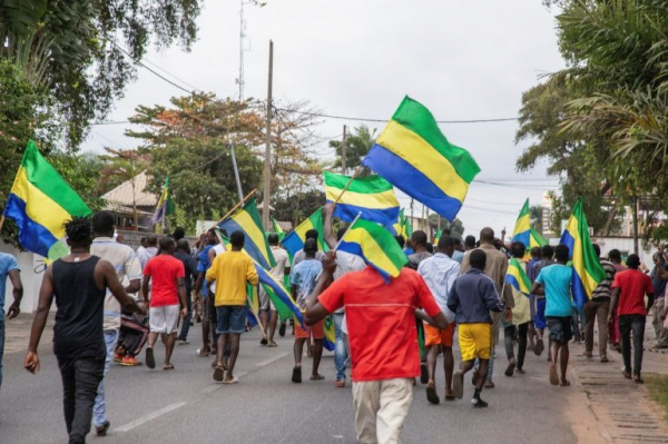 Đảo chính ở Gabon: Tổng thống bị lật đổ kêu cứu  -0