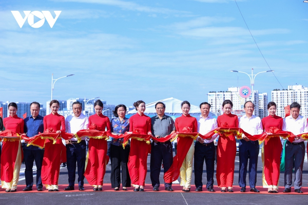 PM inaugurates Vinh Tuy 2 bridge in Hanoi capital -0