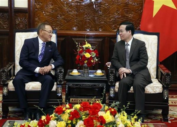 President receives Kazakh Ambassador in Hanoi -0