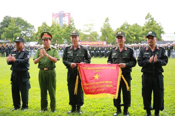 Trung đoàn Cảnh sát cơ động xứng đáng là “Quả đấm thép” của Công an TP Hồ Chí Minh -0