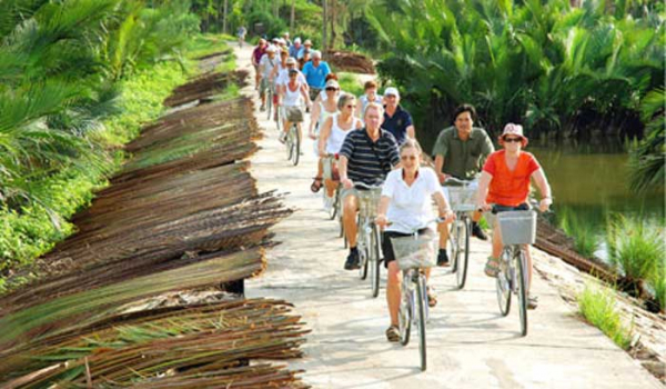 Vietnam received 7.8 million foreign visitors in first 8 months -0