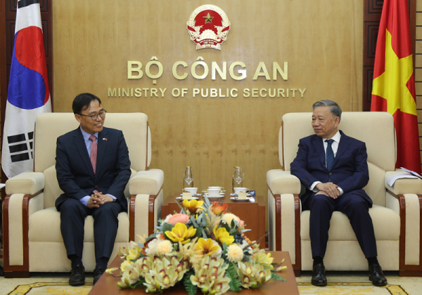 Minister To Lam receives RoK Ambassador to Vietnam -0