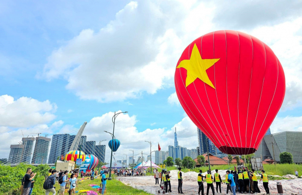 TP Hồ Chí Minh: Nhiều hoạt động thu hút du khách dịp lễ Quốc khánh  -0