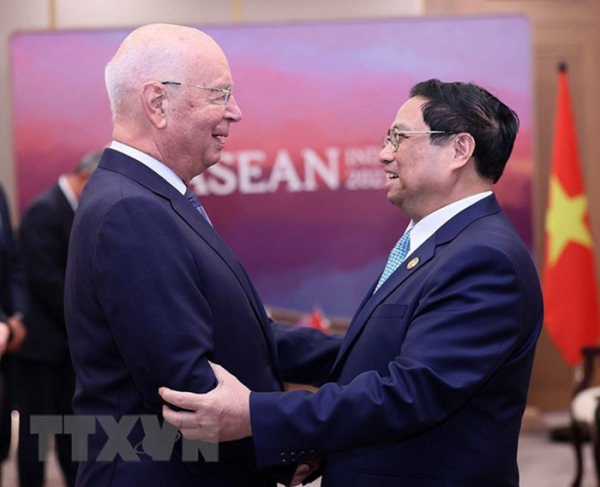 Thủ tướng Phạm Minh Chính gặp Chủ tịch Diễn đàn Kinh tế Thế giới -0