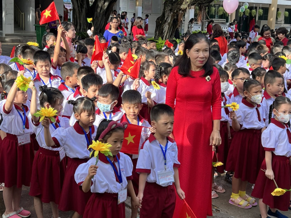 Học sinh TP Hồ Chí Minh vui tươi ngày khai giảng năm học mới -0