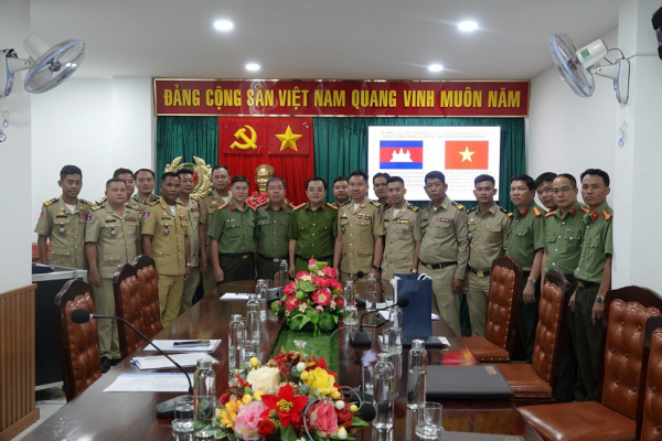 Công an Bình Thuận trao đổi, học hỏi kinh nghiệm với cán bộ cấp cao Bộ nội vụ Vương quốc Campuchia -0