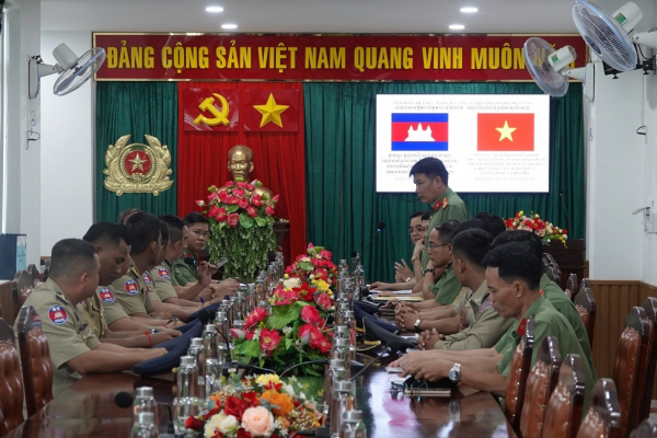 Công an Bình Thuận trao đổi, học hỏi kinh nghiệm với cán bộ cấp cao Bộ nội vụ Vương quốc Campuchia -1